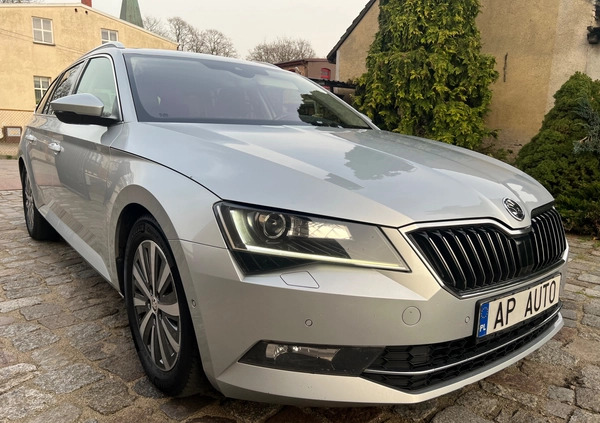 Skoda Superb cena 59900 przebieg: 239000, rok produkcji 2018 z Mieroszów małe 781